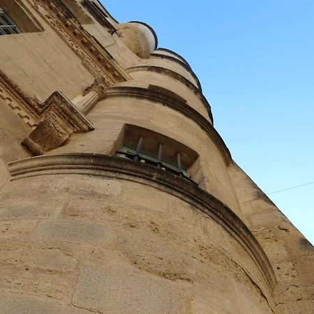 Uzes, Au Coeur Du Centre Medieval Le Logis Du Consul Un Bien D'Exception Du Xvieme Siecle Exterior photo