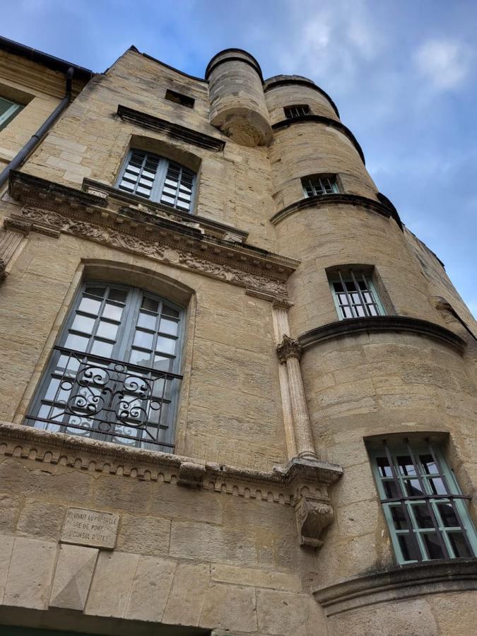 Uzes, Au Coeur Du Centre Medieval Le Logis Du Consul Un Bien D'Exception Du Xvieme Siecle Exterior photo